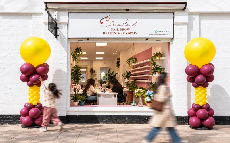 Voorgevel van AnniLash Nail & Brow aan de Van Woustraat, Amsterdam